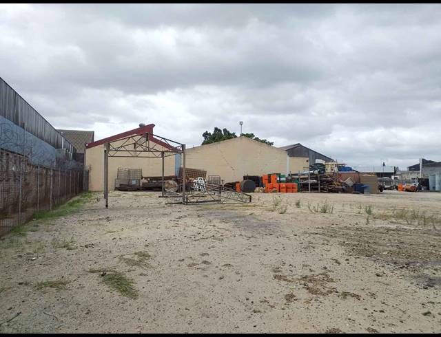 1,490M² INDUSTRIAL YARD FOR SALE IN BRACKENFELL INDUSTRIAL
